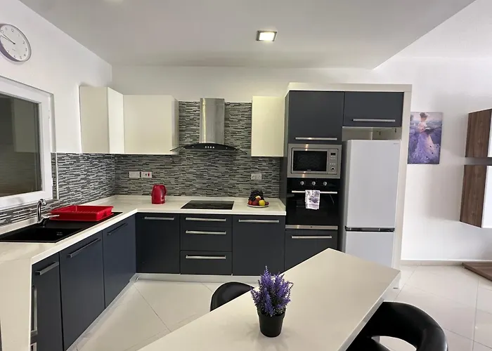 Lavender * St. Paul's Bay